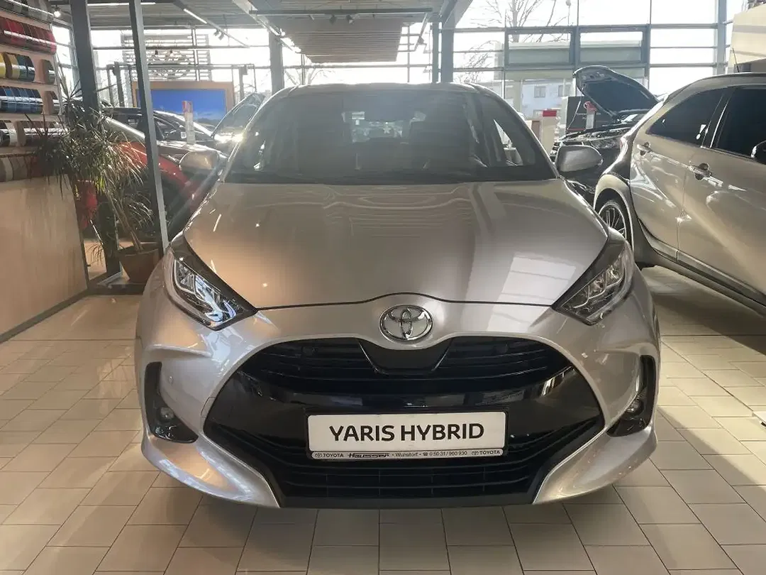 Toyota Yaris 1.5 Hybrid - foto 2