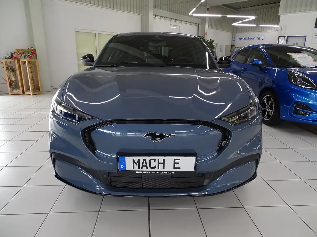 Ford Mustang Mach-E 4x4 Premium - foto 1