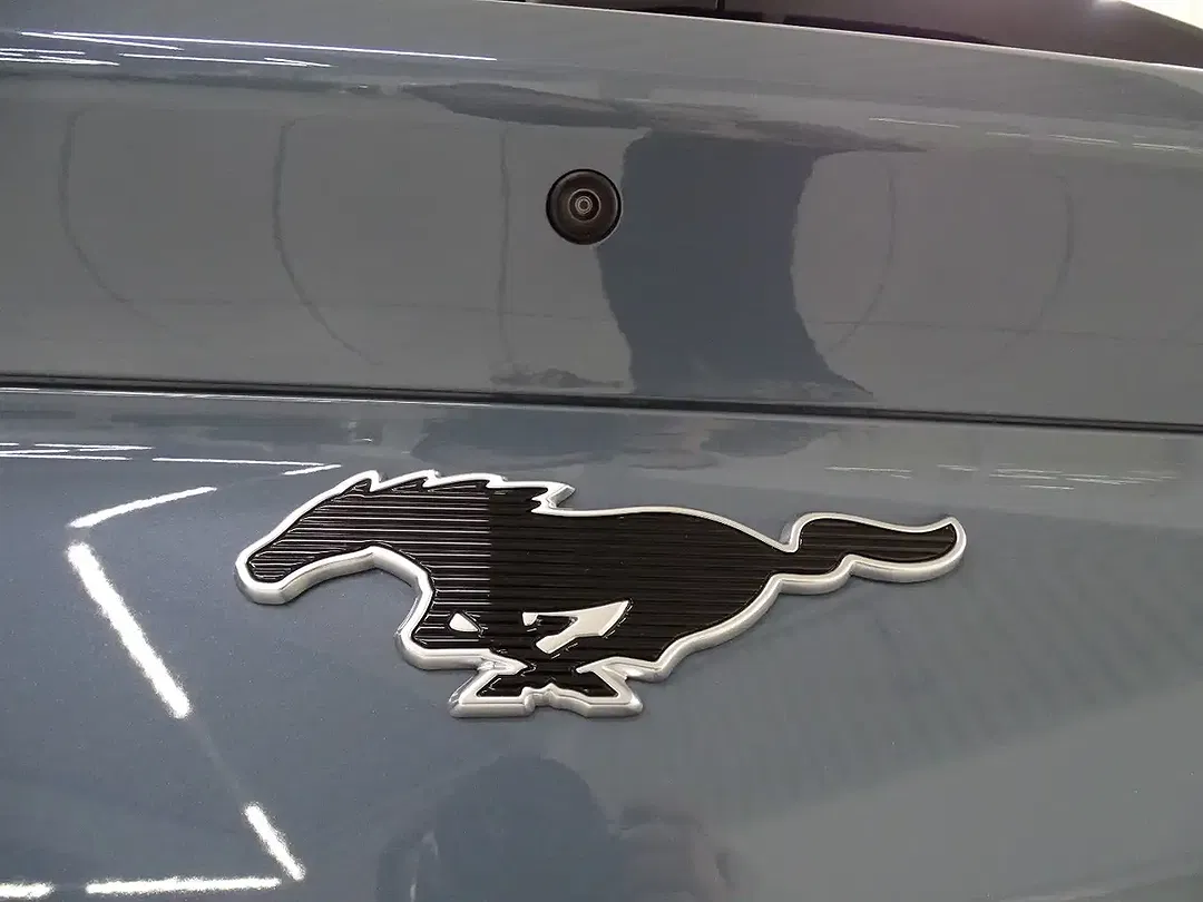 Ford Mustang Mach-E 4x4 Premium - Thumbnail 3