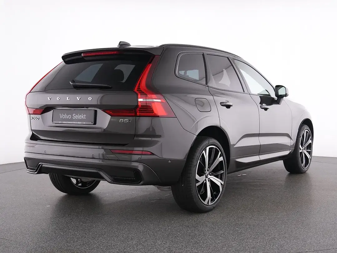 Volvo XC60 B5 AWD Ultra Dark - foto 2
