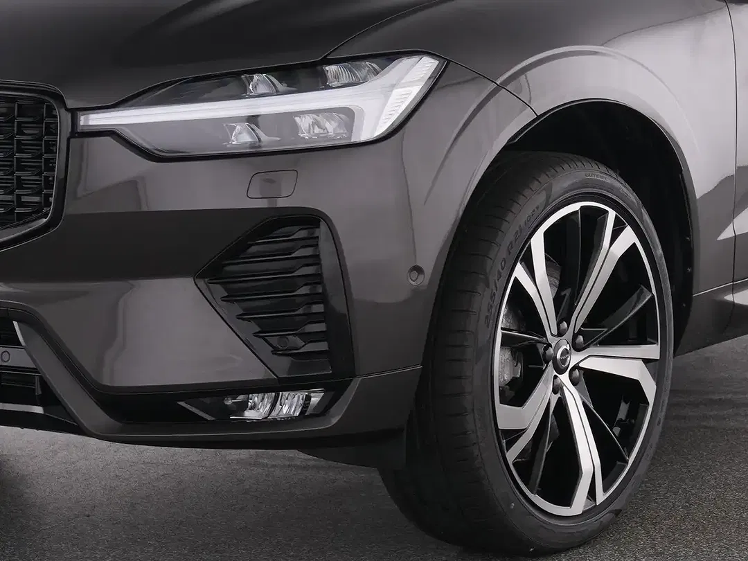 Volvo XC60 B5 AWD Ultra Dark - Thumbnail 8