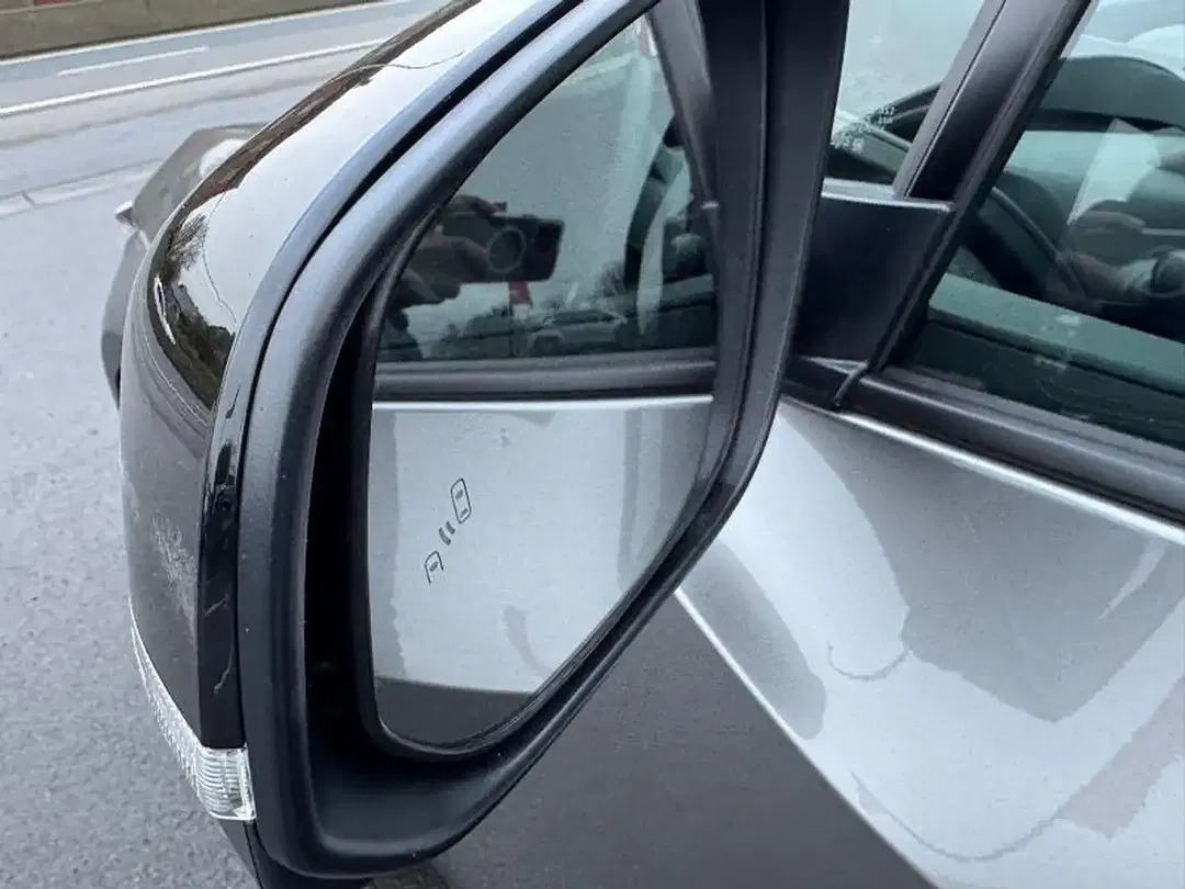 Toyota bZ4X EV Business Edition Plus - Thumbnail 10