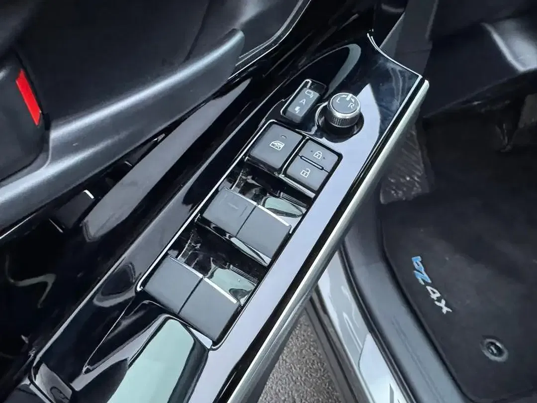 Toyota bZ4X EV Business Edition Plus - Thumbnail 11