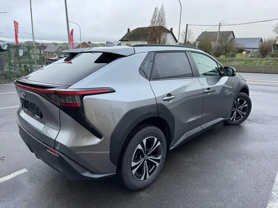 Toyota bZ4X EV Business Edition Plus - Thumbnail 3