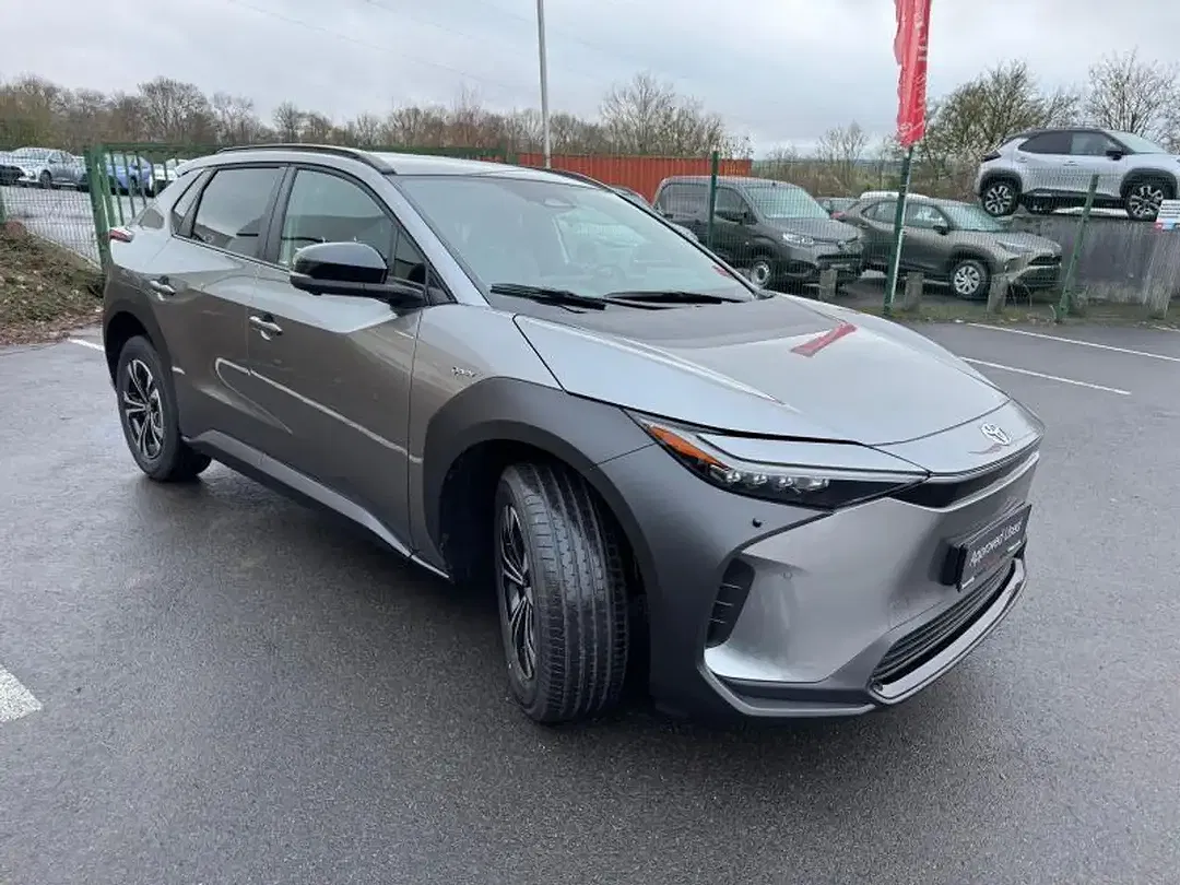 Toyota bZ4X EV Business Edition Plus - Thumbnail 4