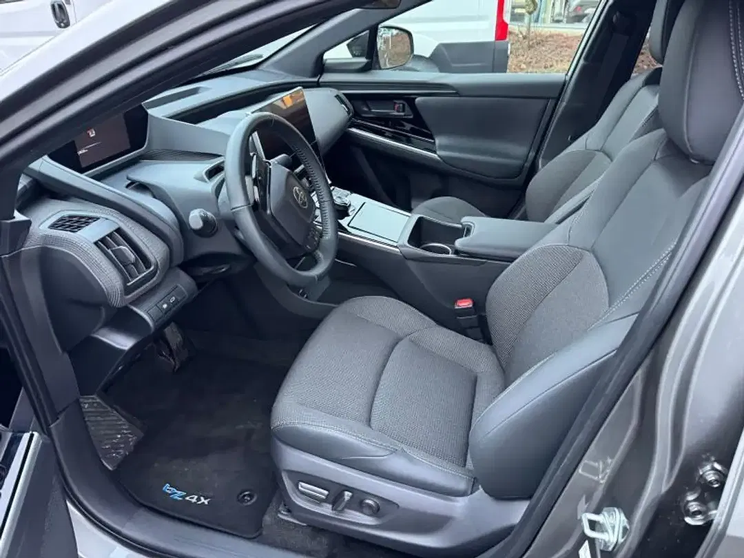 Toyota bZ4X EV Business Edition Plus - Thumbnail 5
