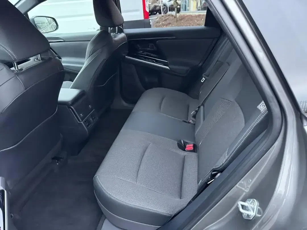 Toyota bZ4X EV Business Edition Plus - Thumbnail 6