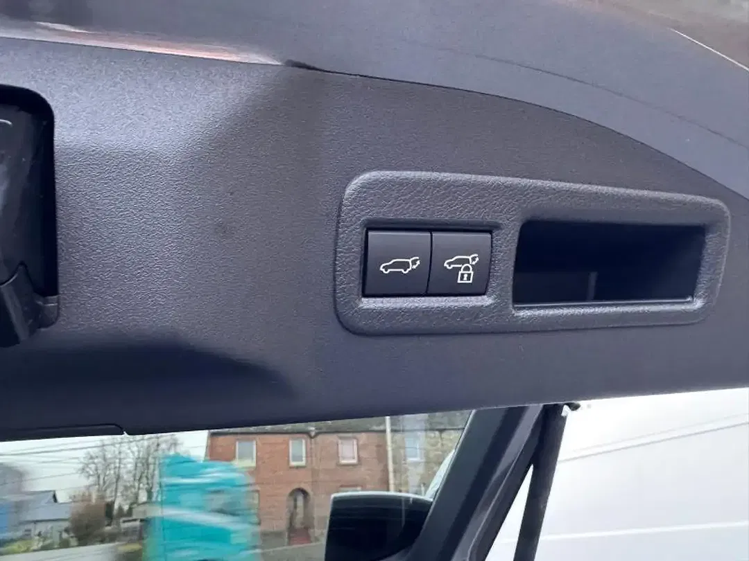 Toyota bZ4X EV Business Edition Plus - Thumbnail 8