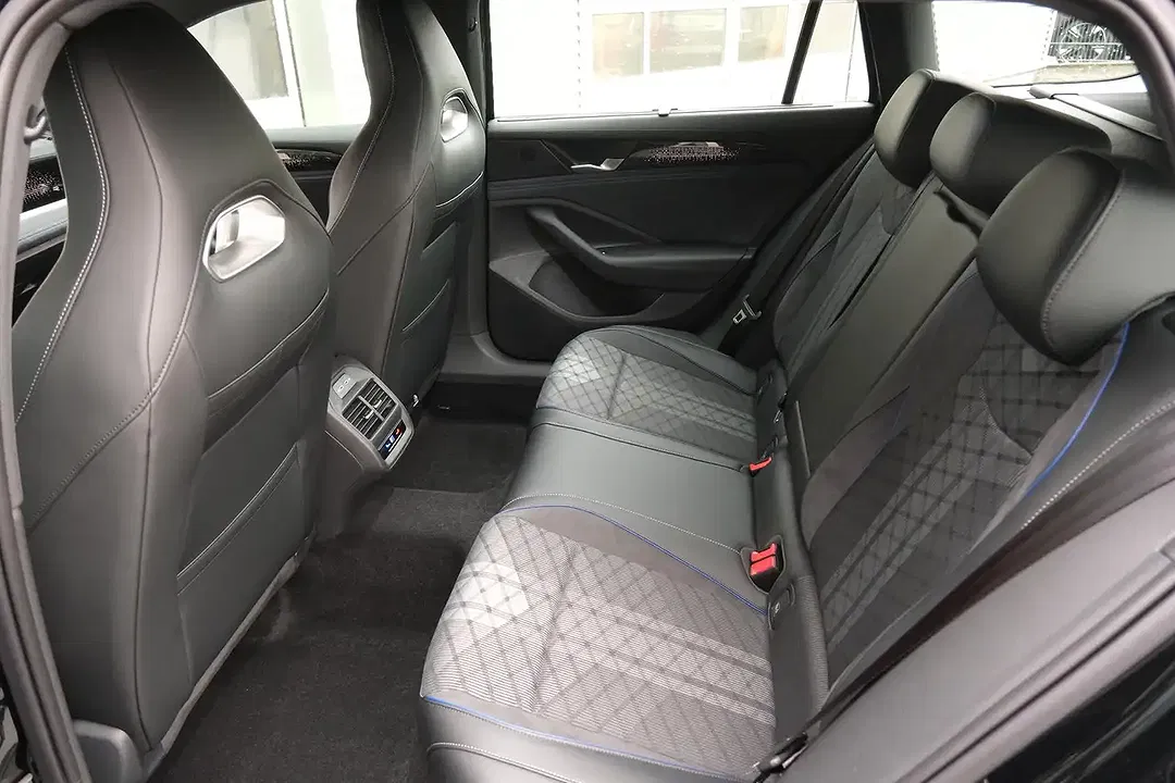Volkswagen Passat Variant 2.0 TDI DSG 4Motion R-Line Pro - Thumbnail 9