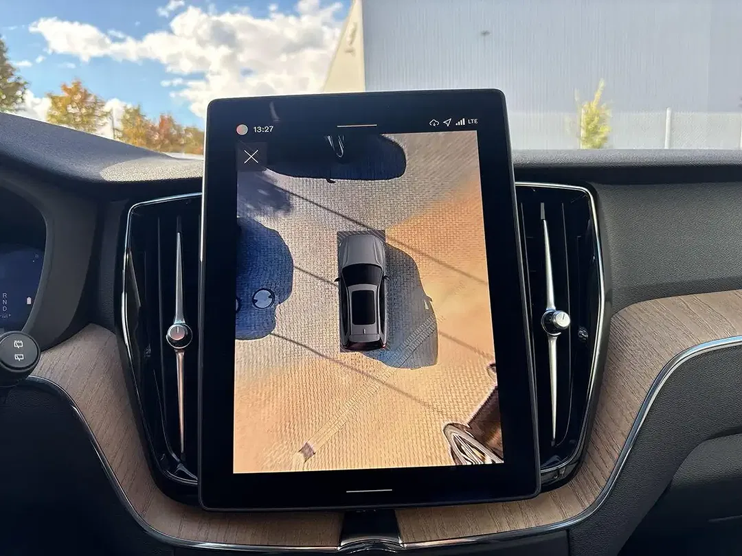 Volvo XC60 B5 AWD Plus Dark - Thumbnail 13