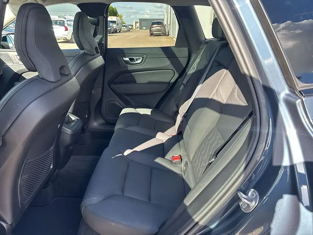 Volvo XC60 B5 AWD Plus Dark - Thumbnail 14