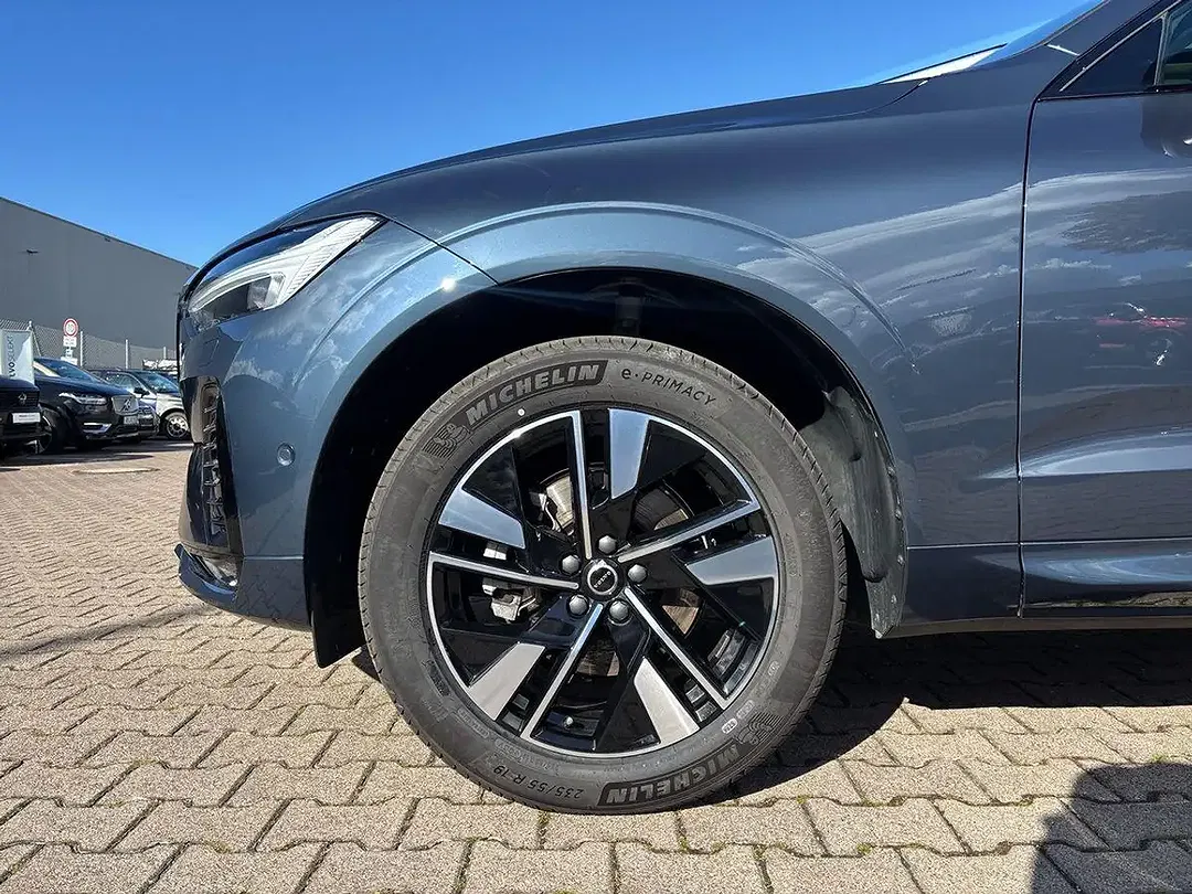 Volvo XC60 B5 AWD Plus Dark - Thumbnail 9