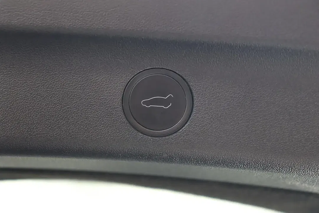 Tesla Model Y AWD Dual Motor Long Range - Thumbnail 11