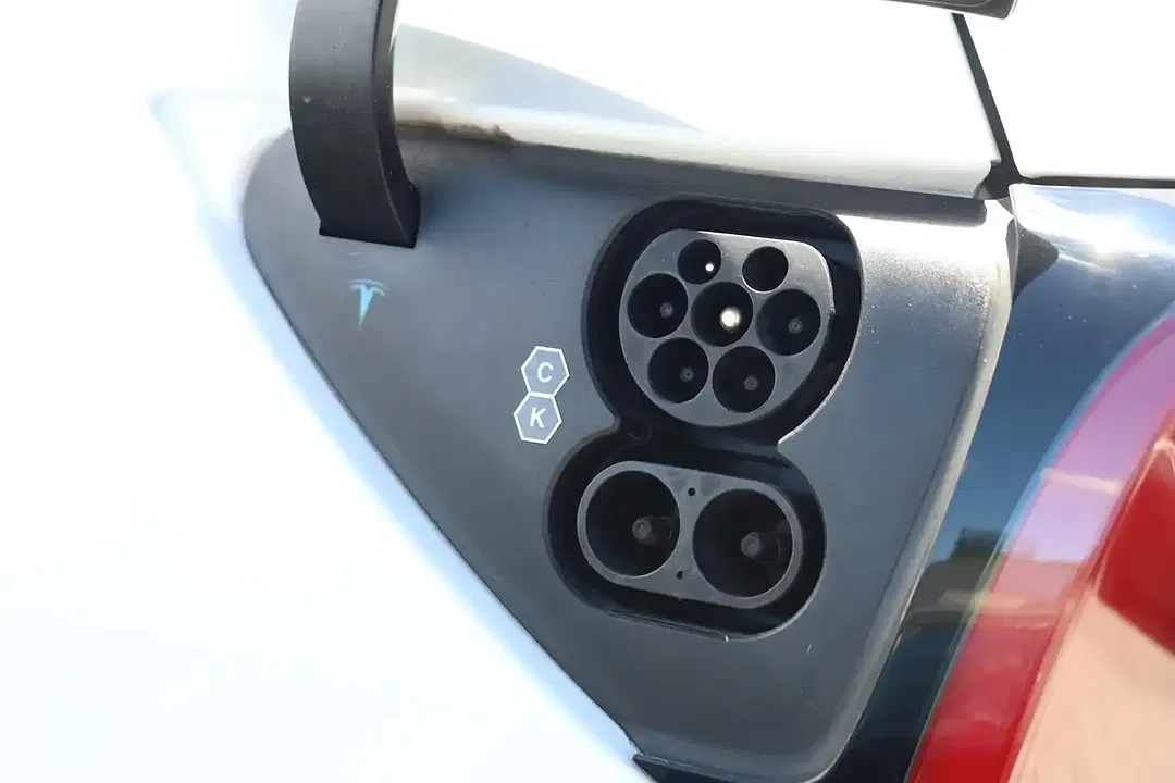 Tesla Model Y AWD Dual Motor Long Range - Thumbnail 12