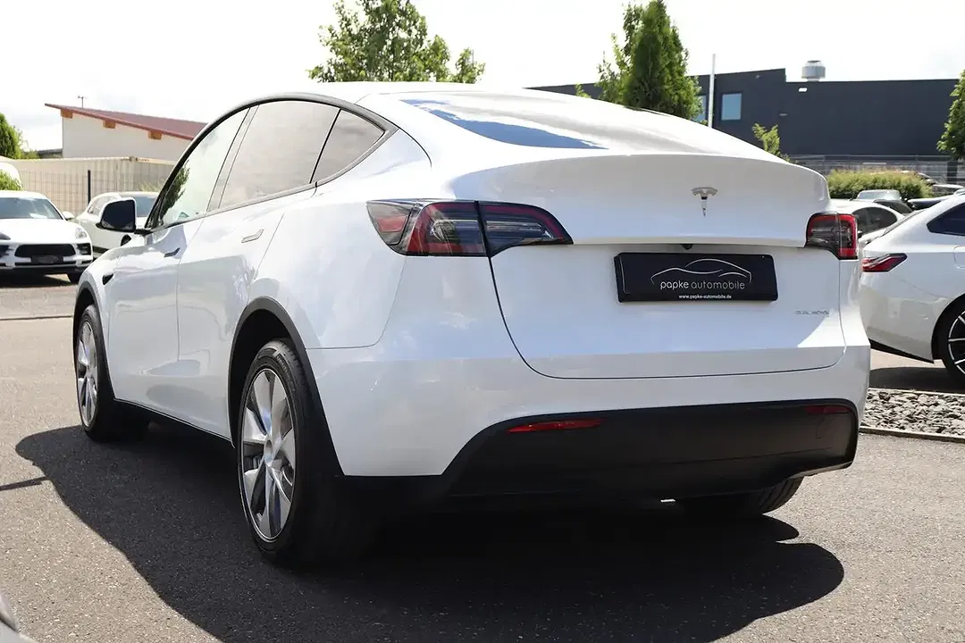 Tesla Model Y AWD Dual Motor Long Range - Thumbnail 7