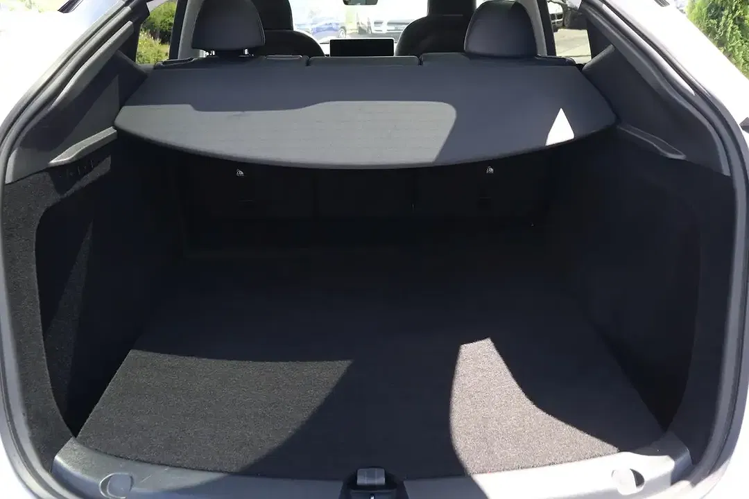Tesla Model Y AWD Dual Motor Long Range - Thumbnail 8