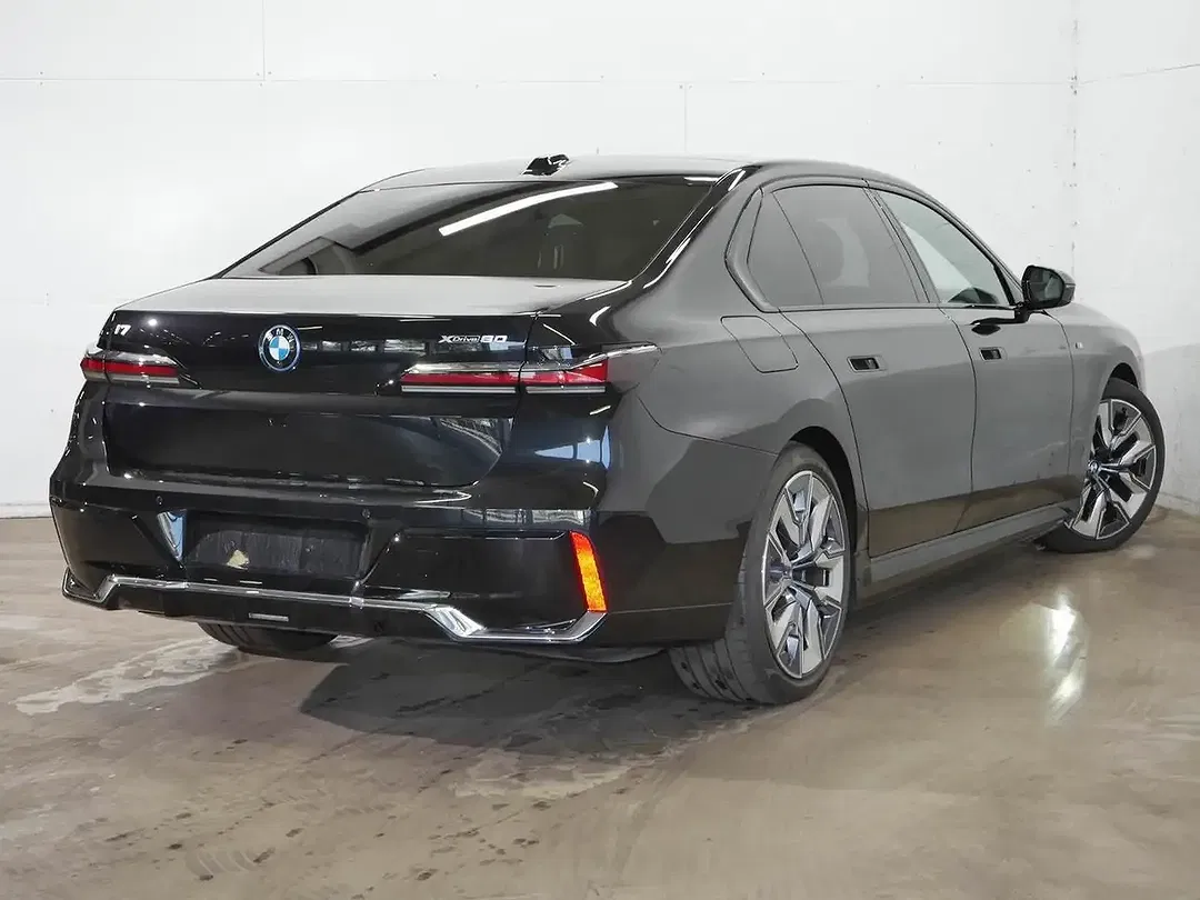 BMW i7 xDrive M Sport - Thumbnail 2