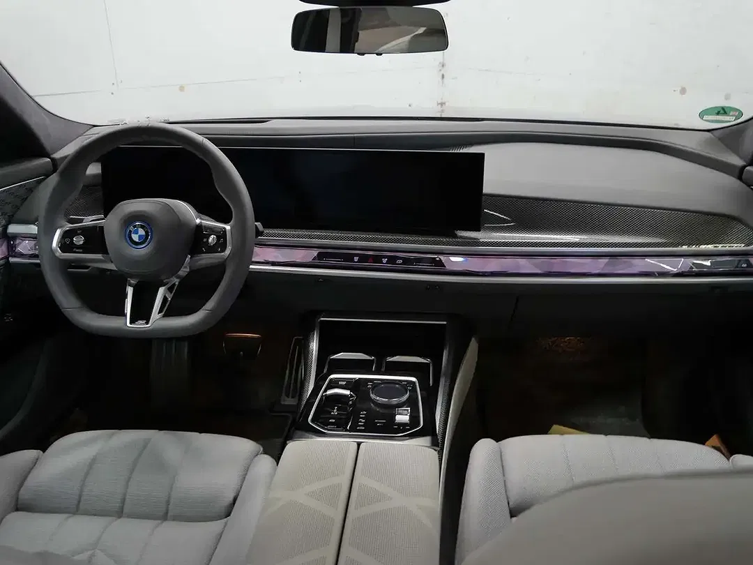 BMW i7 xDrive M Sport - Thumbnail 5