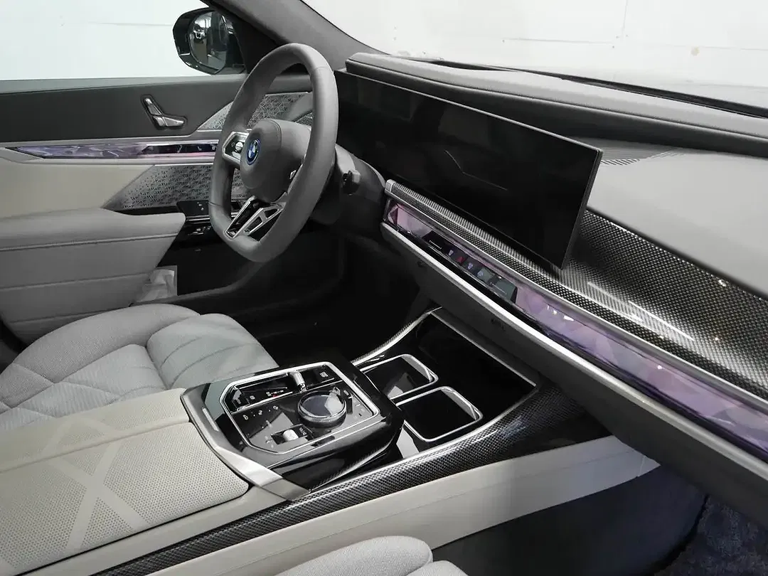 BMW i7 xDrive M Sport - Thumbnail 7