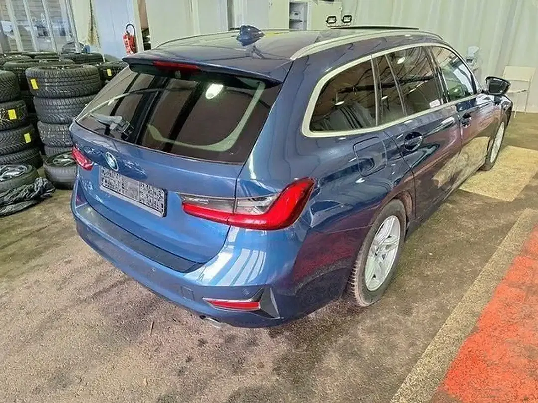 BMW 318 Touring Plus - Thumbnail 2
