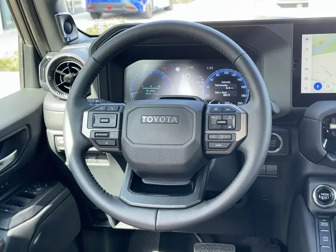 Toyota Land Cruiser - Thumbnail 6