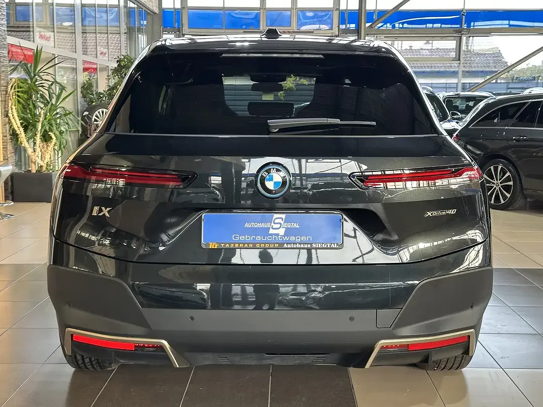 BMW iX xDrive - Thumbnail 3