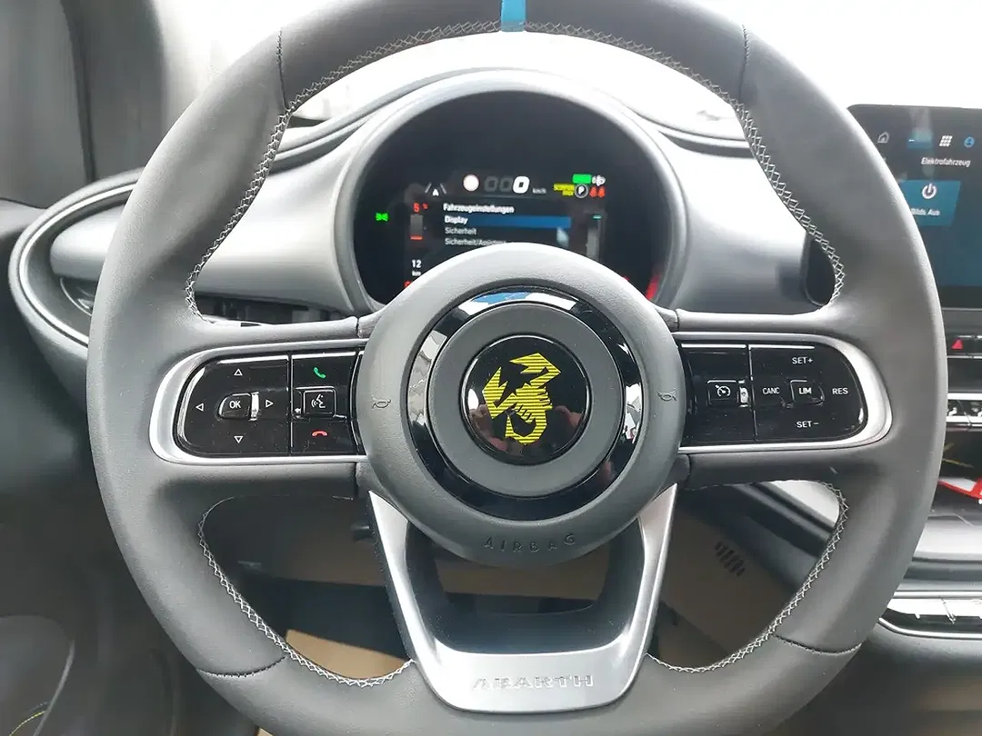 Abarth 500e - Thumbnail 12