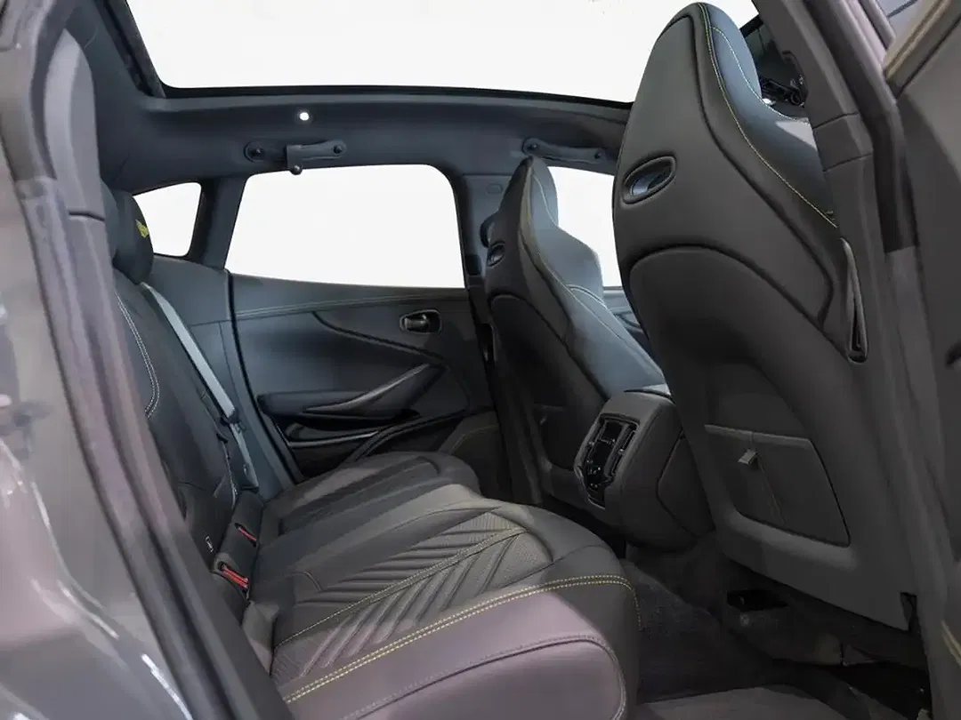Aston Martin DBX 707 - Thumbnail 13