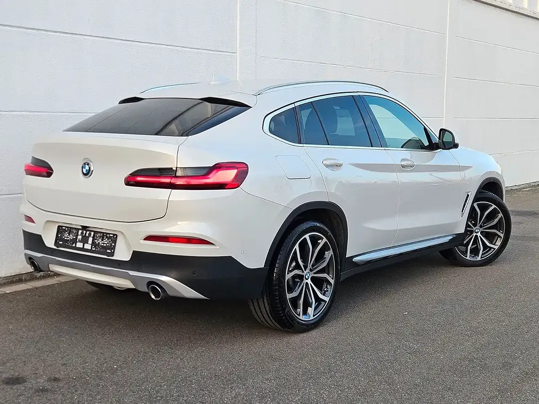 BMW X4 - Thumbnail 3