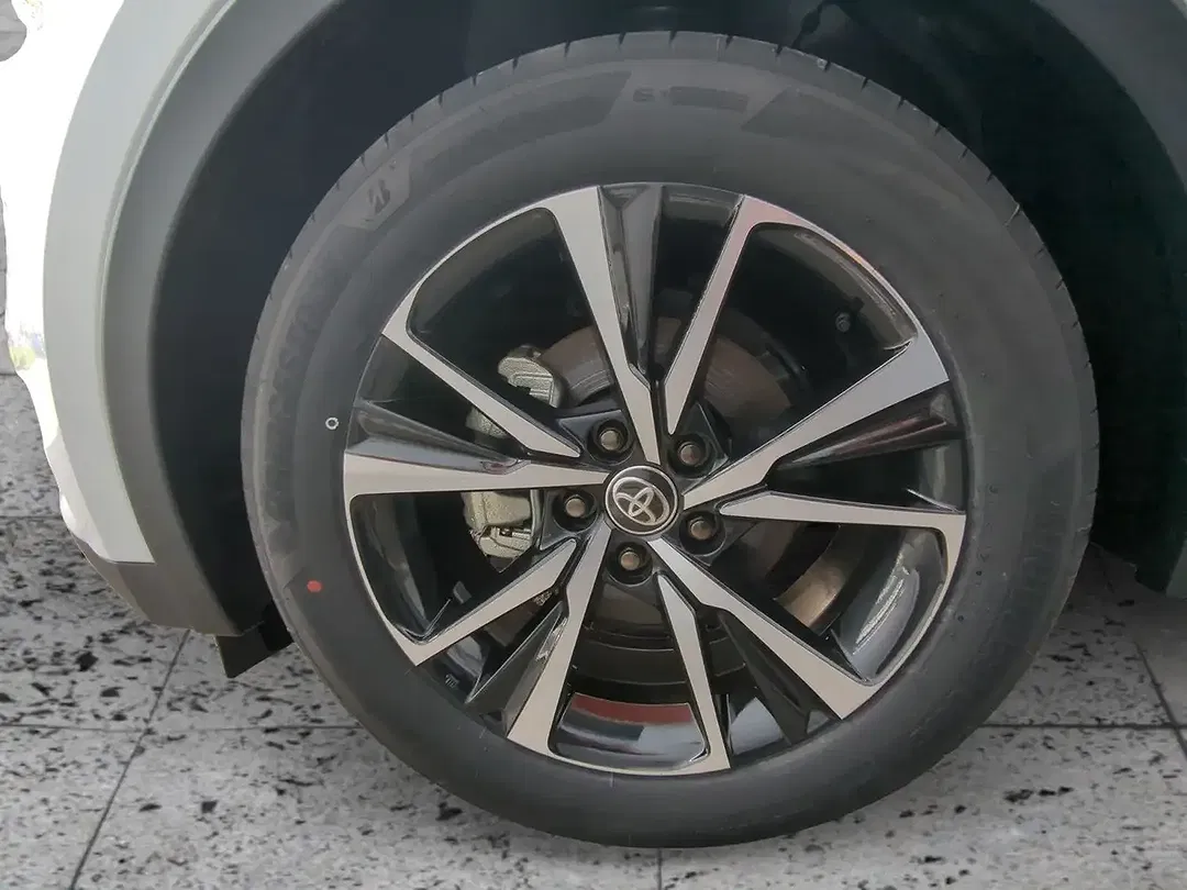 Toyota C-HR Hybrid Team Deutschland - Thumbnail 8