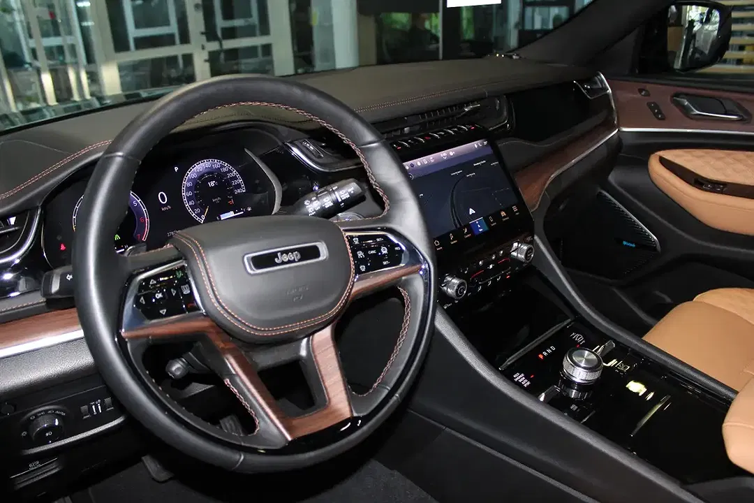 Jeep Grand Cherokee V8 HEMI - Thumbnail 12