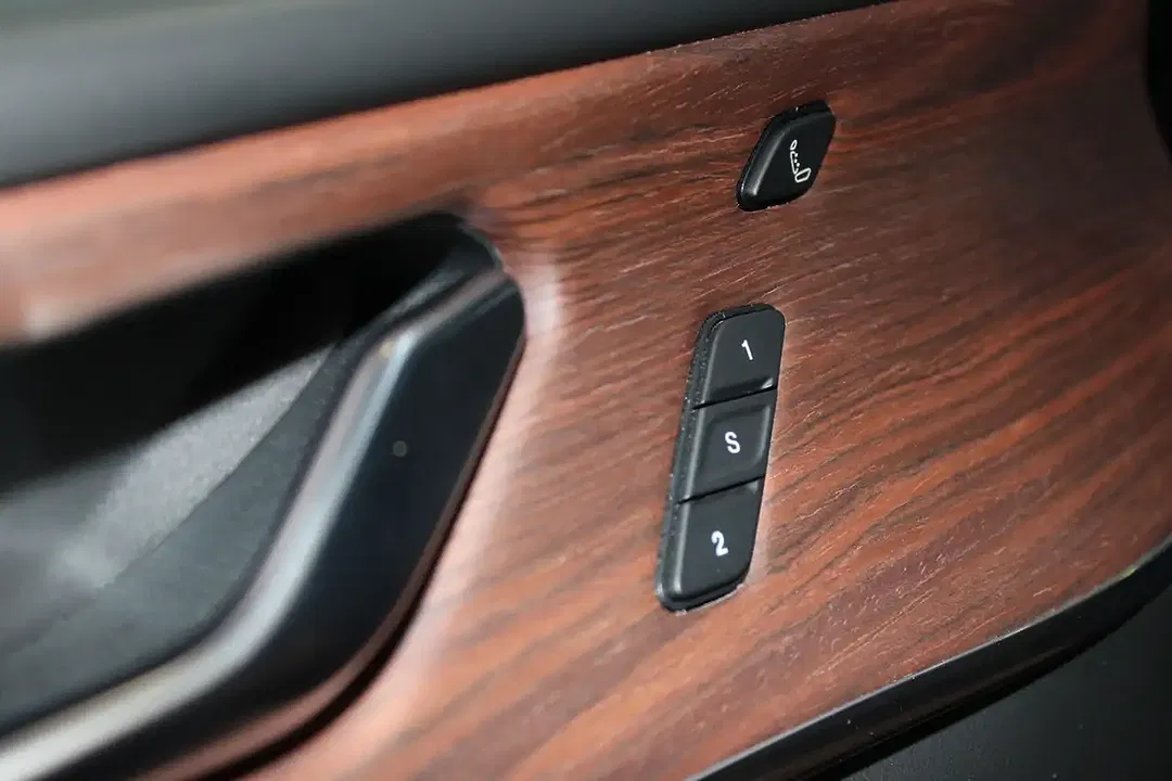 Jeep Grand Cherokee V8 HEMI - foto 15