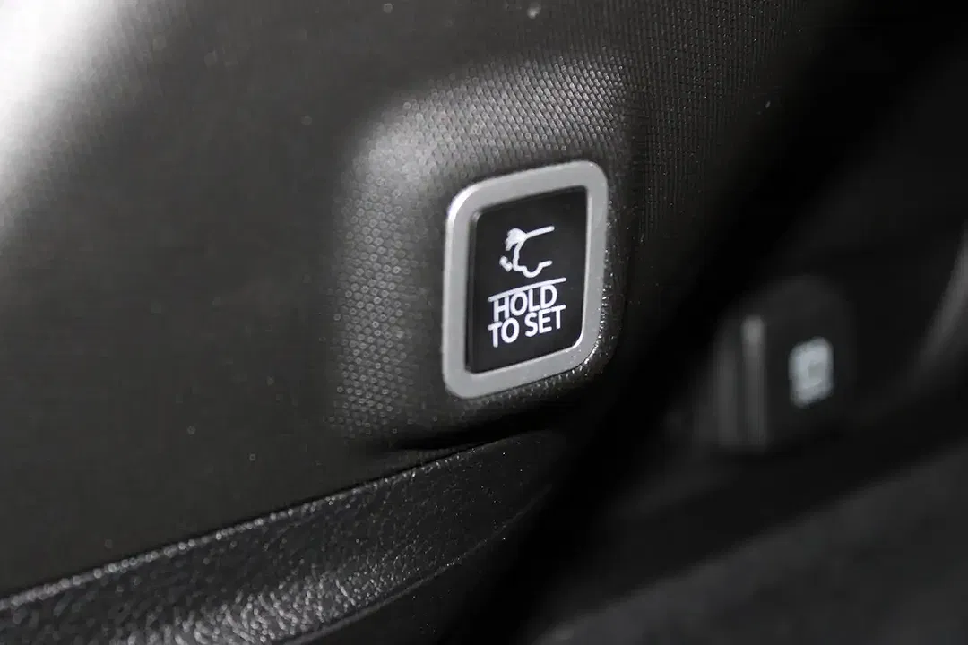 Jeep Grand Cherokee V8 HEMI - Thumbnail 8