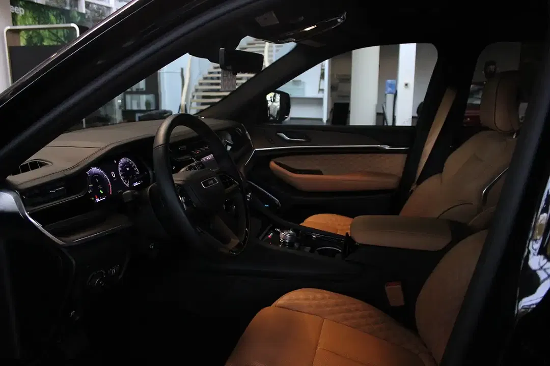 Jeep Grand Cherokee V8 HEMI - Thumbnail 9