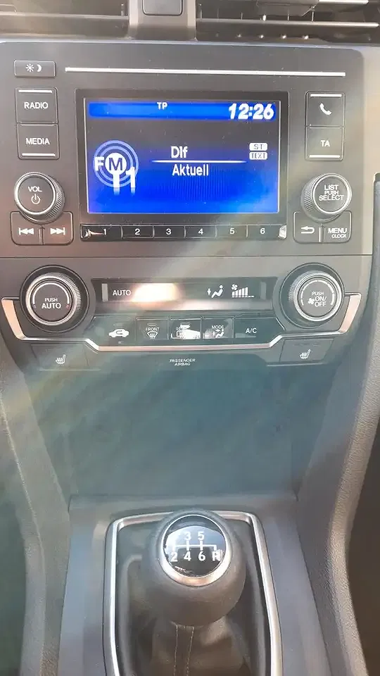 Honda Civic 1.0 i-VTEC - foto 13