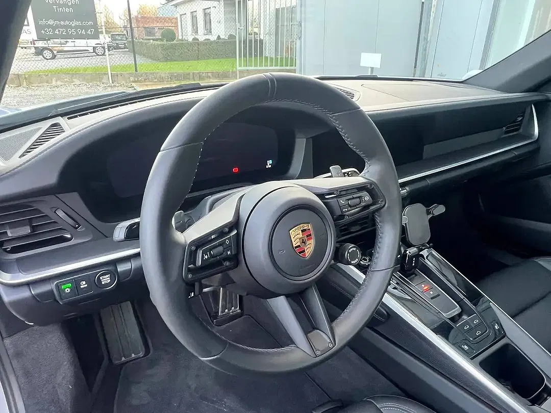 Porsche 911 Carrera Coupe - Thumbnail 10