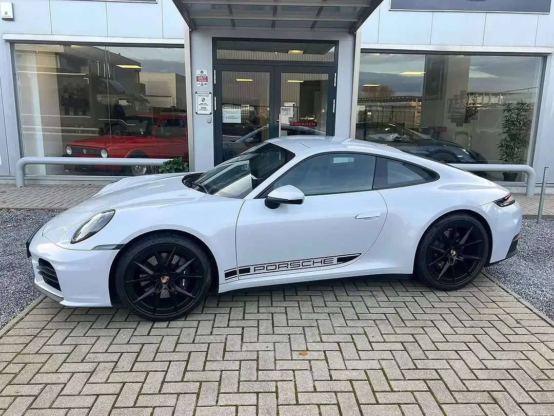 Porsche 911 Carrera Coupe - Thumbnail 2