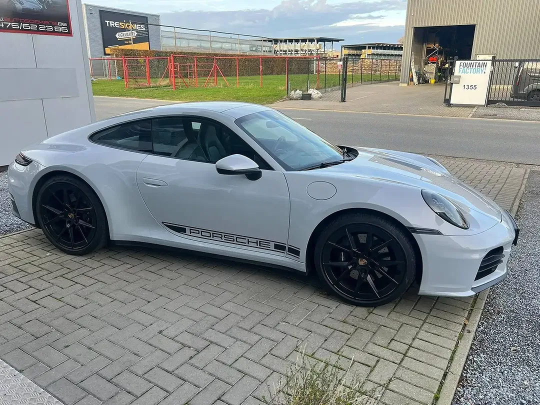 Porsche 911 Carrera Coupe - Thumbnail 6