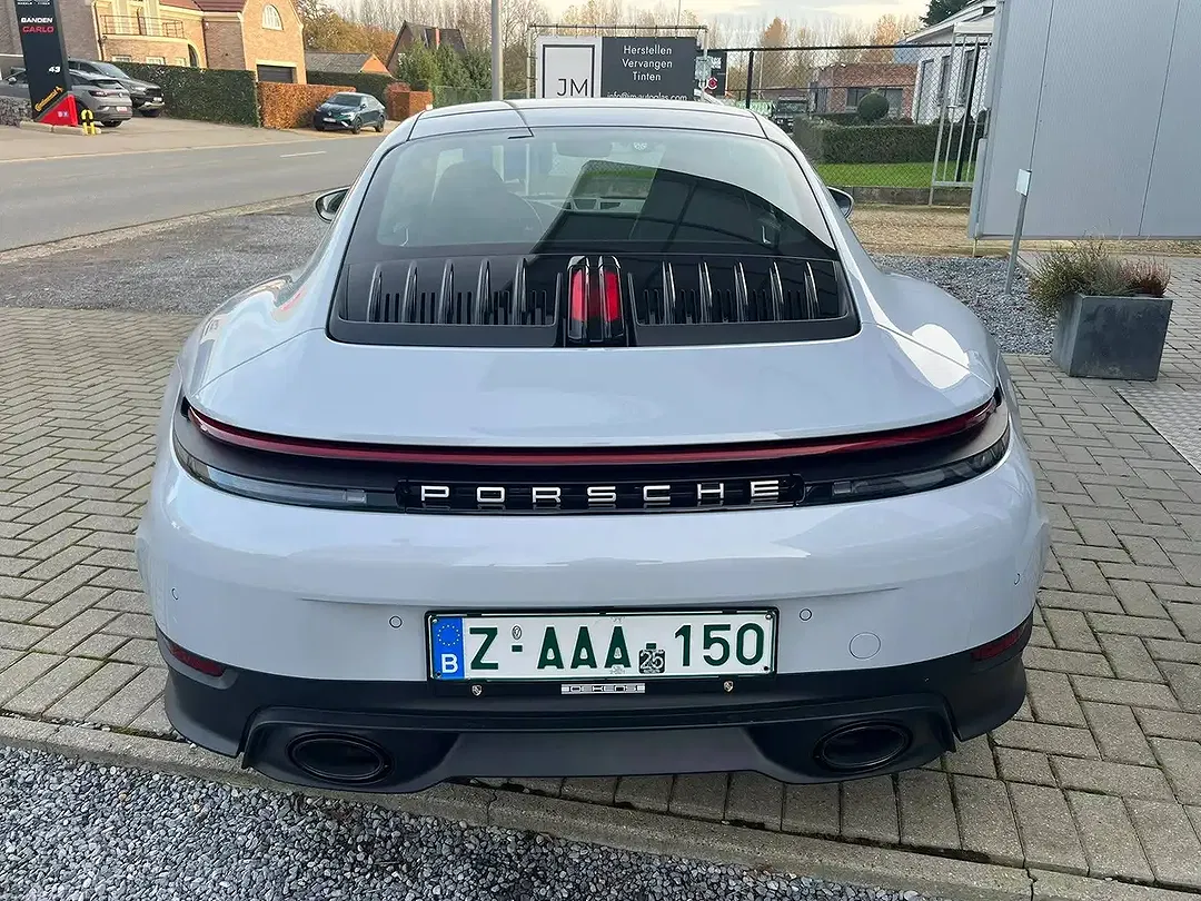 Porsche 911 Carrera Coupe - Thumbnail 8