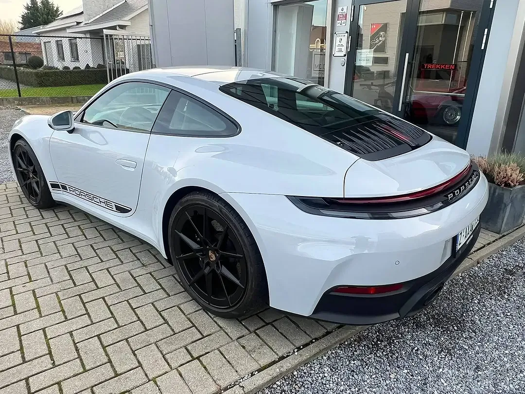 Porsche 911 Carrera Coupe - Thumbnail 9