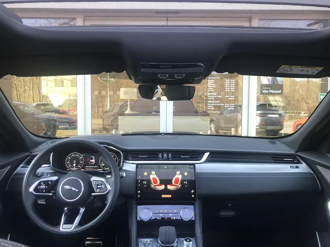 Jaguar F-Pace P400e PHEV 4x4 R-Dynamic SE - Thumbnail 5