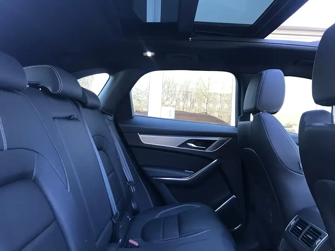 Jaguar F-Pace P400e PHEV 4x4 R-Dynamic SE - Thumbnail 6