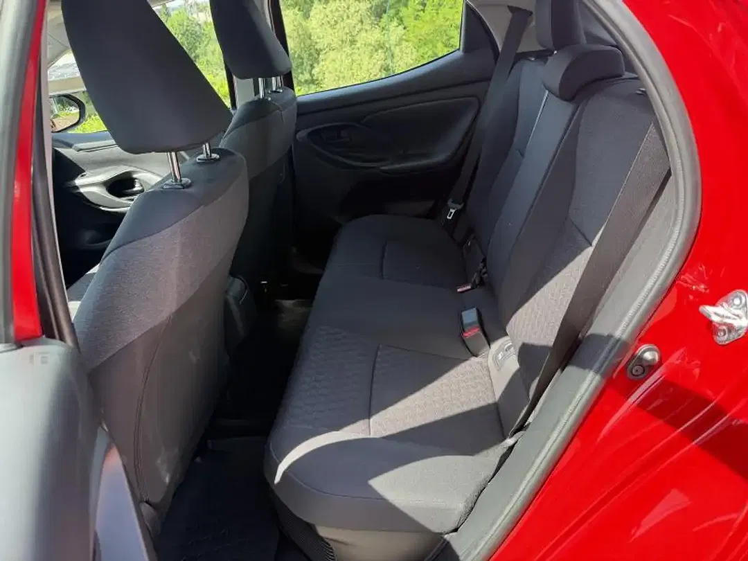 Toyota Yaris - Thumbnail 13
