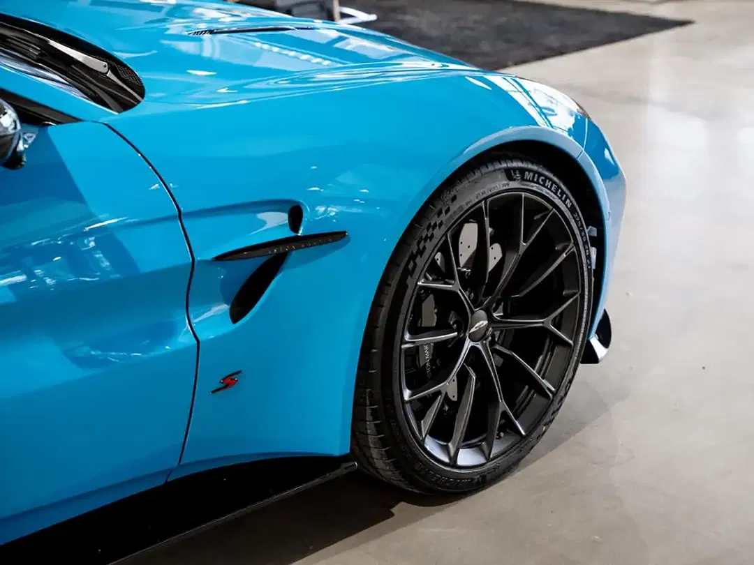 Aston Martin Vantage S Coupe - Thumbnail 9