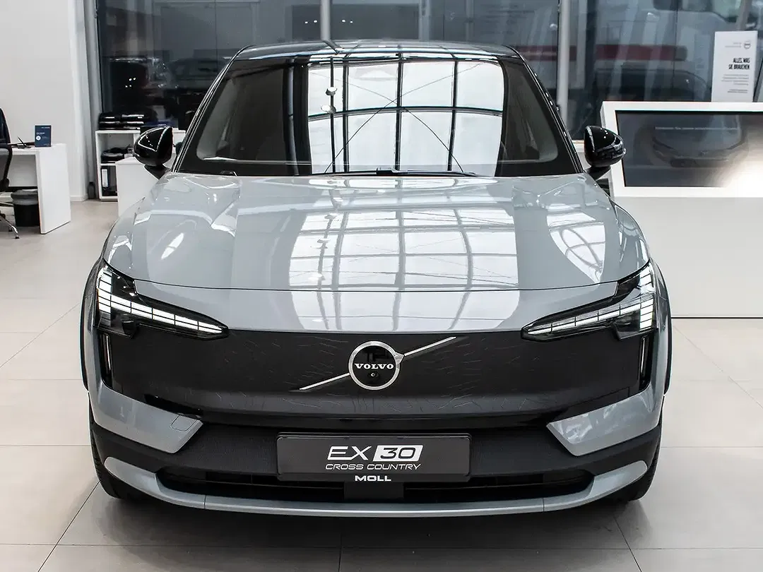 Volvo EX30 Twin Motor Performance Cross Country Ultra - Thumbnail 4