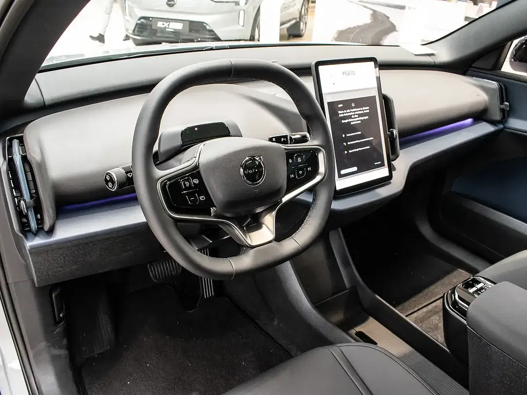 Volvo EX30 Twin Motor Performance Cross Country Ultra - Thumbnail 8