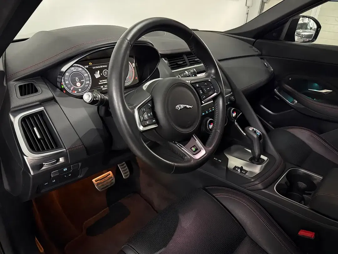 Jaguar E-Pace 4x4 Chequered Flag - Thumbnail 10