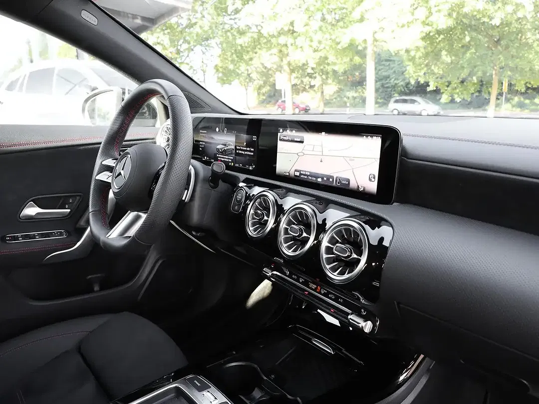 Mercedes-Benz CLA 200 AMG Line - Thumbnail 6