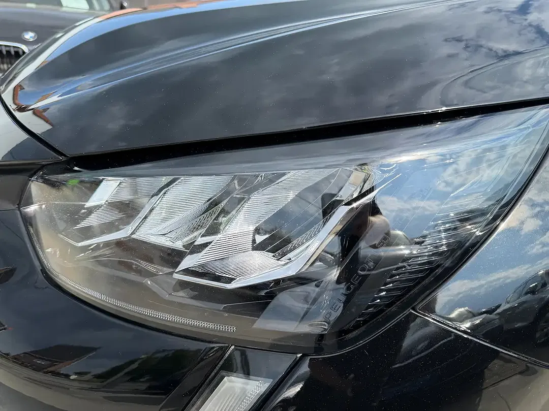 Peugeot 208 - Thumbnail 10