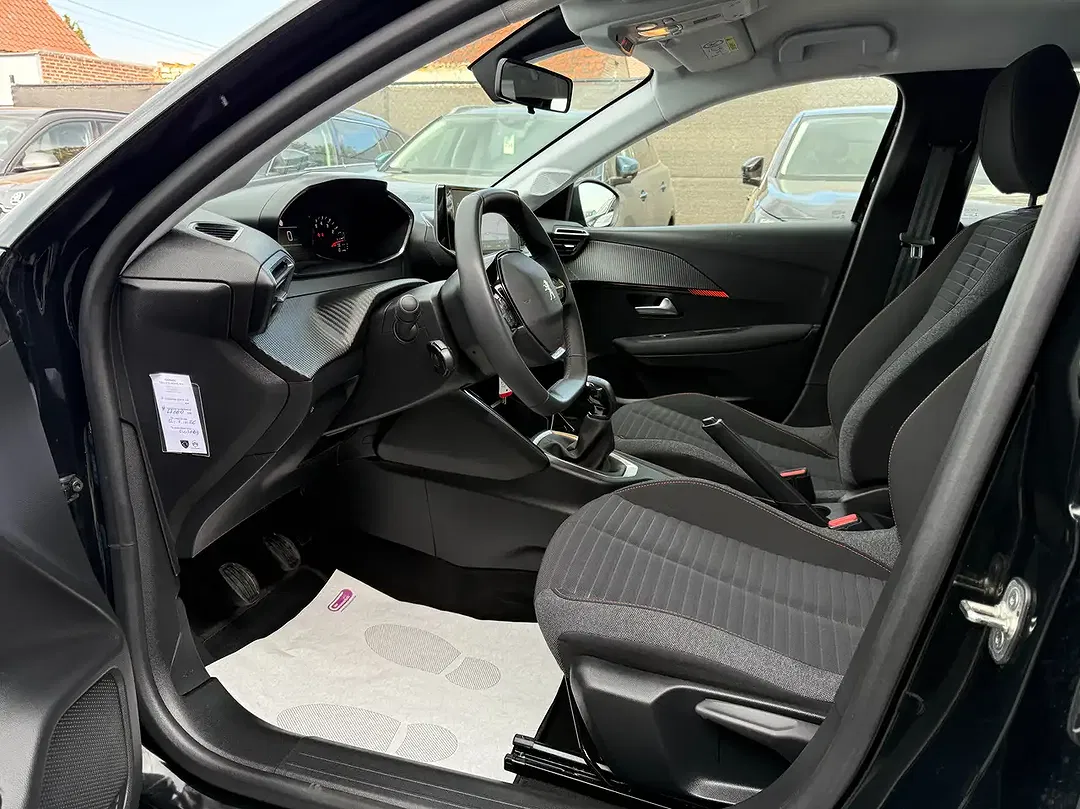 Peugeot 208 - Thumbnail 12